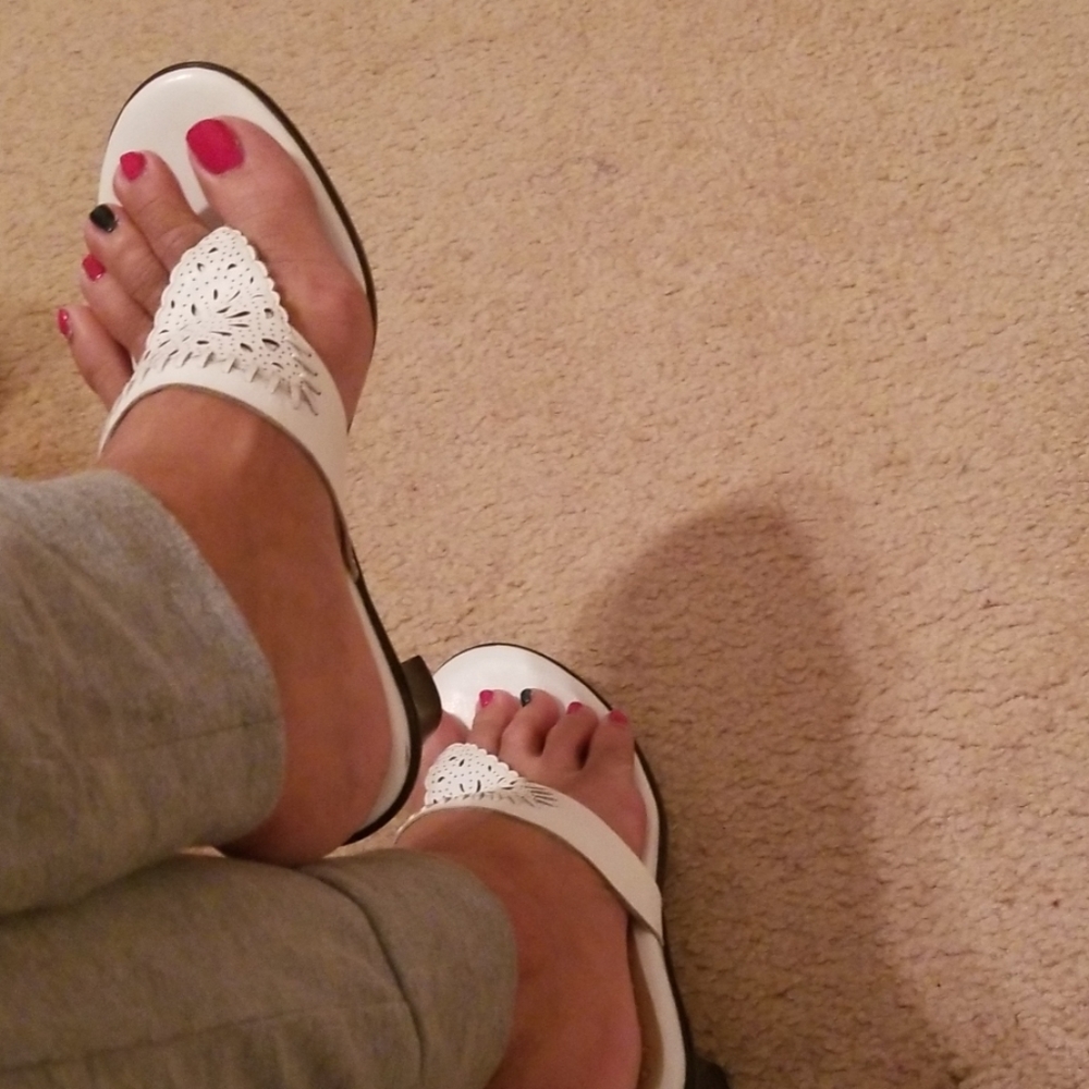 Shoes - Picture 7 of 8